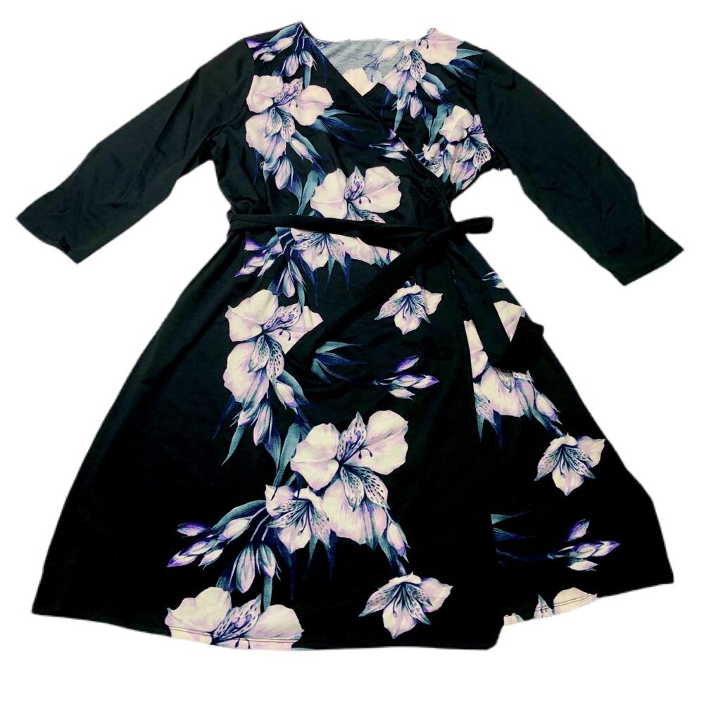 NEW LuLaRoe M Michelle Wrap Dress Pale Purple Floral Lily Fall 3/4 Sleeve Flowy
